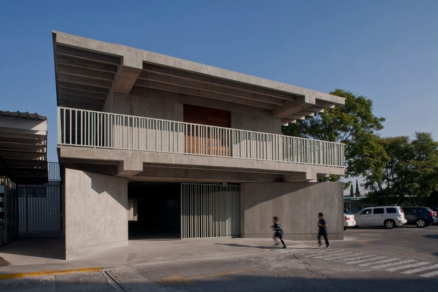 Vespertinas Colegio Nuevo Continente / Miguel Montor - Escuelas, Fachada