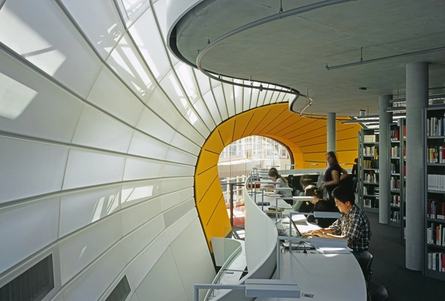 Biblioteca da Faculdade de Filologia da Universidade Livre de Berlim / Foster + Partners - Universidade