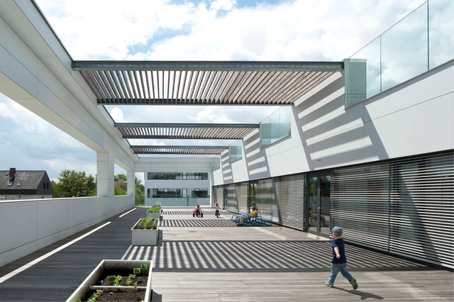 Centro de la Universidad de Graz para Producción + Cuidado Diurno / Hans Mesnaritsch - Centro De Ciencias