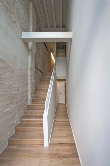 Renovação de uma edificação em Pamplona / Alfonso Alzugaray  - Apartamentos