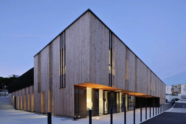 Centro Social en Aubenas / Composite Architectes - Centro Comunitario