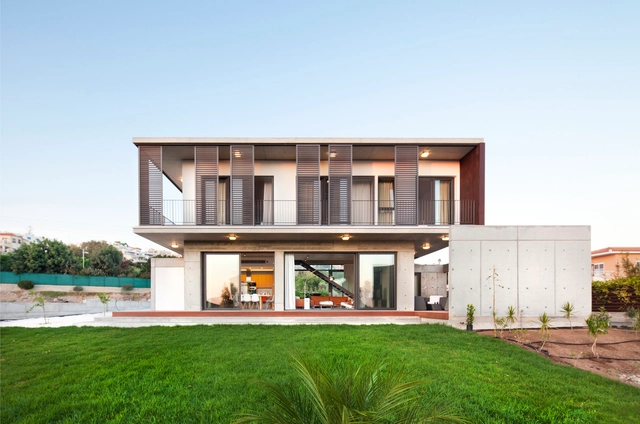 Residência Andri & Yiorgos / Vardastudio Architects and Designers - Casas