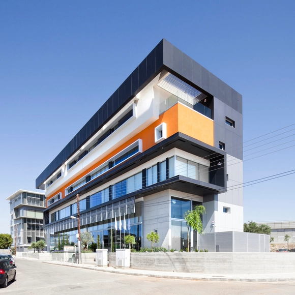 Fameline Properties / Vardastudio Architects and Designers - Escritórios
