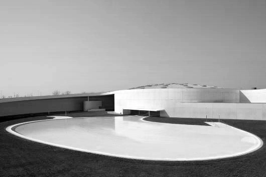 Clásicos de Arquitectura: Centro deportivo Llobregat / Álvaro Siza Vieira - Recreación Y Entrenamiento