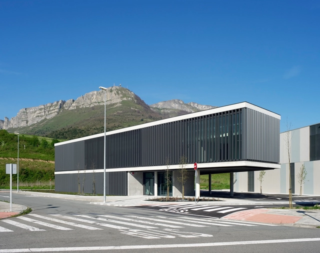 Orduña Elkartegia / G&C Arquitectos - Edificio De Oficinas, Fachada