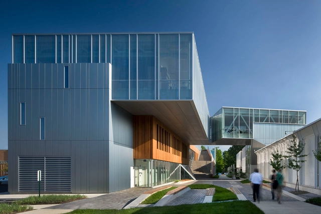 Edificio Bertram y Judith Kohl / Westlake Reed Leskosky - Escuela Secundaria