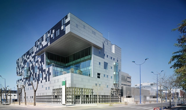 Agência Andaluza / Ruiz Larrea y Asociados - Edifícios De Escritórios