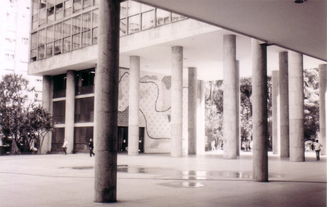 Conferência "Diálogos em Teoria e Crítica da Arquitetura" na FAU-UFRJ - Imagem de Destaque