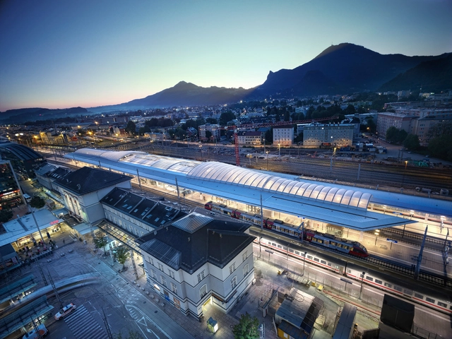 Estación Central de Salzburg / Kadawittfeld Architektur - Estación De Trenes