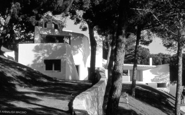 Clásicos de Arquitectura: Casa Ugalde / José Antonio Coderch - Casas, Fachada, Bosque