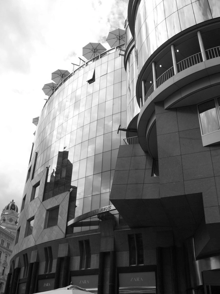 AD Classics: Haas Haus / Hans Hollein - Hotels, Facade
