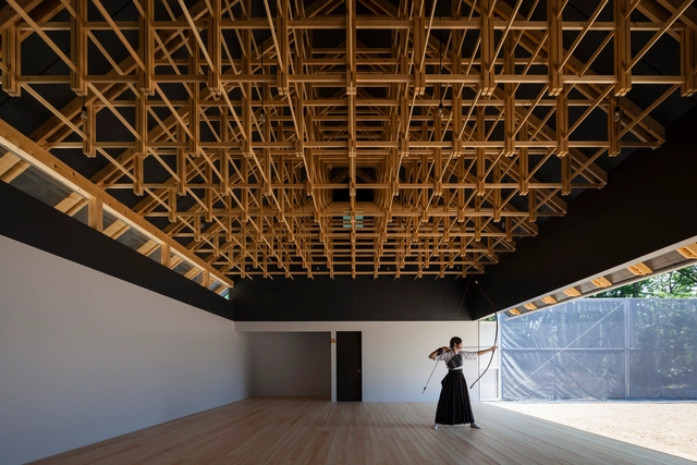 Sala de Arco e Flecha e Clube de Boxe / FT Architects - Recreação  E Treinamento
