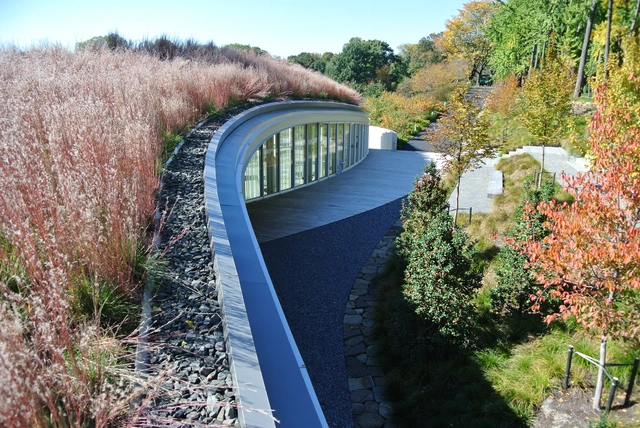 Centro de visitantes en el Jardín Botánico de Brooklyn / WEISS/MANFREDI Architecture/ Landscape/ Urbanism - Parque