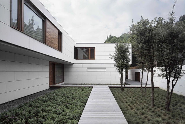 Casa Nolla / OAB - Houses, Courtyard, Facade, Handrail