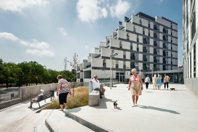 114 Unidades de Vivienda Pública / Sauquet Arquitectes i Associats - Vivienda Social