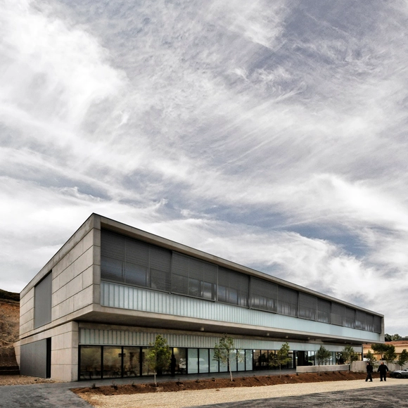 Centro de Salud en Son Servera / PMMT - Centro De Salud, Fachada