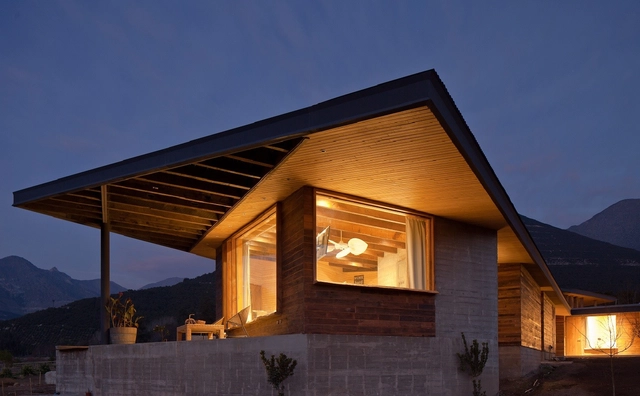 Casa de Madera / Dörr + Schmidt - Casas, Fachada, Fijación Vigas, Puerta