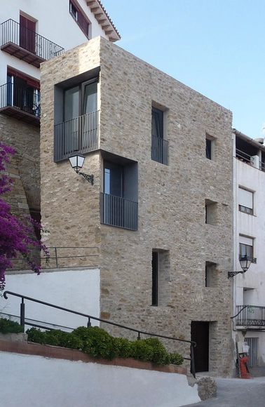 Casa CL / ADI Arquitectura - Renovación, Fachada, Puerta, Balcón