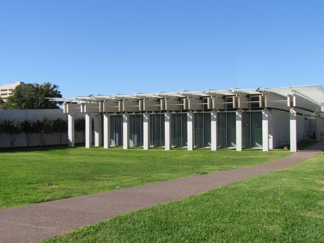 Piano e a responsabilidade de projetar a expansão do Kimbell Museum, de Louis Kahn - Arquitetura Cultural