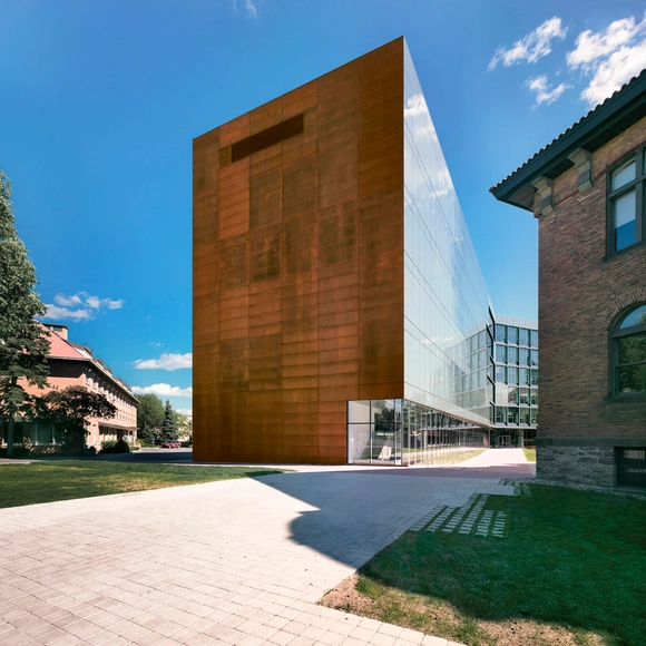 Edificio de Ciencias Anne-Marie Edward / Saucier + Perrotte architectes - Centro De Ciencias