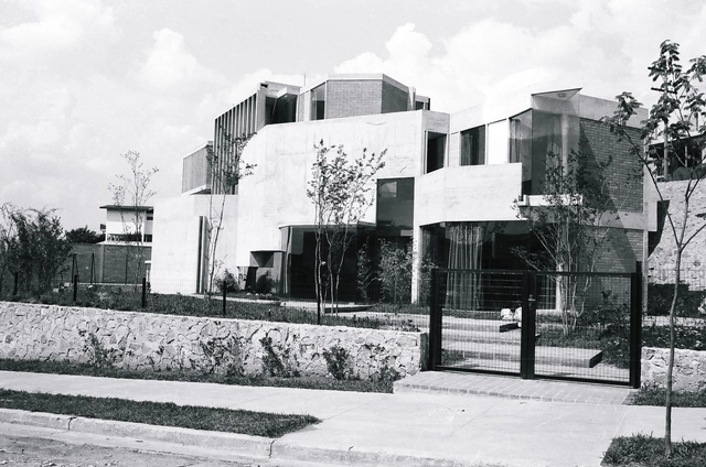 Clássicos da Arquitetura: Residência Waldo Perseu Pereira / Joaquim Guedes - Casas, Fachada