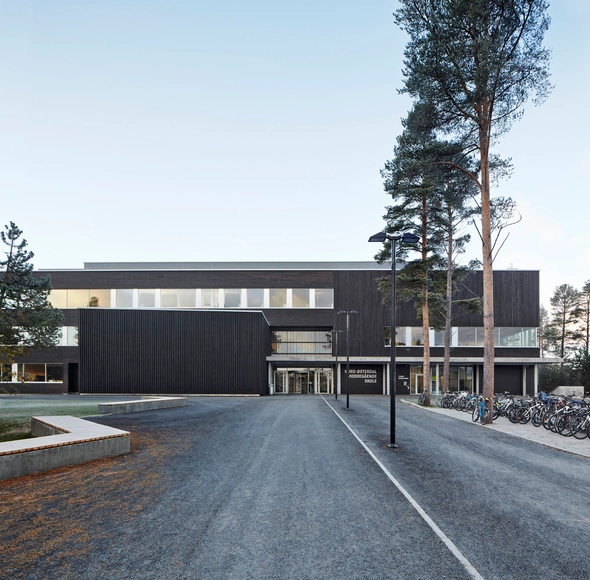 Escola de Ensino Médio Nord-Østerdal / Longva arkitekter  - Escola Primária