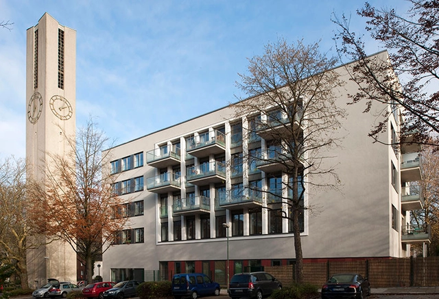 Reconversión de una Iglesia en un Edificio de Departamentos / Heinrich Böll Architects - Arquitectura De Oficinas