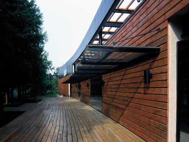 Centro de Visitantes en el Parque del Lago Yangcheng / Miao Design Studio  - Retail