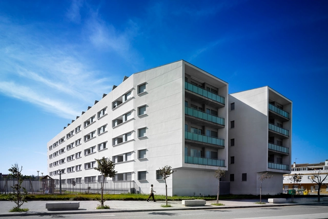 Viviendas Sostenibles En Puerto Real / Hombre de Piedra + Estudio Glorieta Arquitectos - Apartamentos