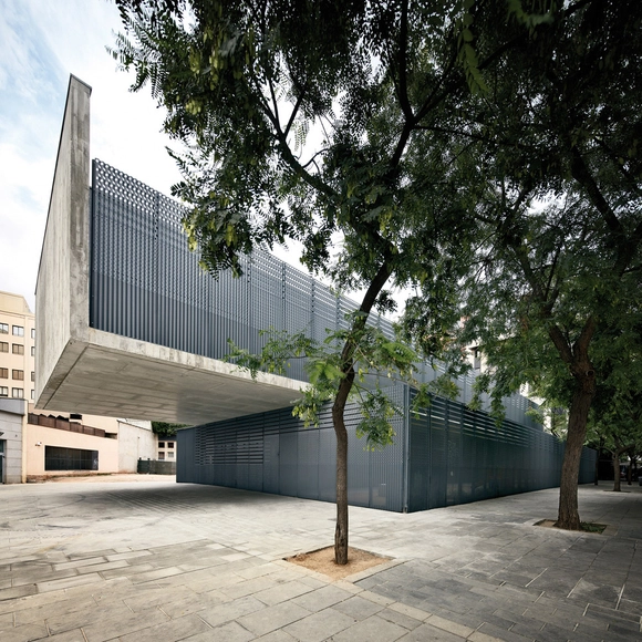 Guardería en los Jardines de Málaga de Barcelona  / Batlleiroig - Kindergarten