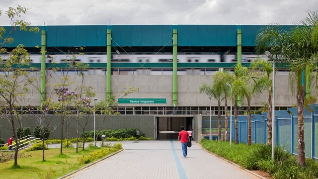 Estação Imigrantes – Linha 2 / Fernandes Arquitetos Associados -  Estação Do Metrô, Jardim, Fachada