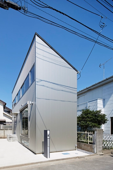 Long Window House / Another APARTMENT  - Casas
