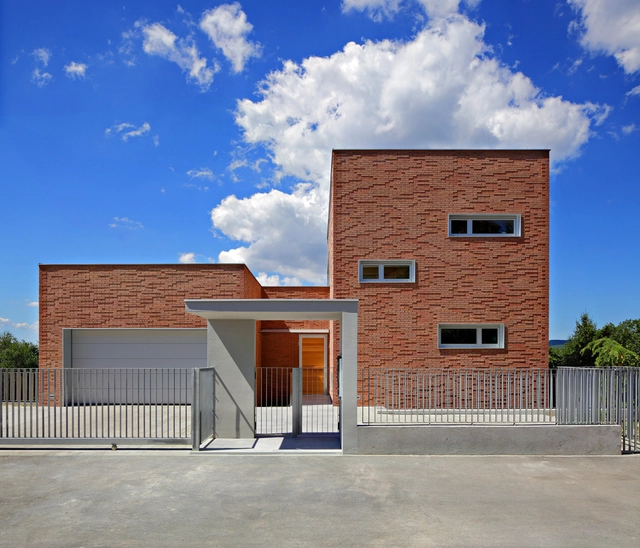Casa en Serdarova Street / Dva Arhitekta - Casas