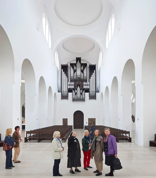 Interior Remodeling of St. Moritz Church / John Pawson - Interior Design, Arch, Arcade
