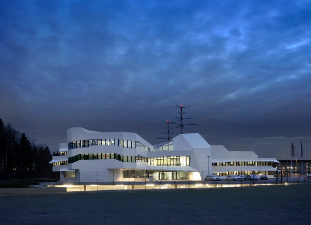 Centro de Controle de Tráfego Aéreo / SADAR + VUGA - Arquitetura De Escritórios