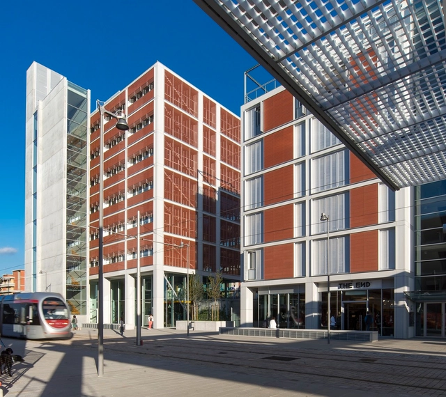 Nuovo Centro Civico in Scandicci  / Rogers Stirk Harbour + Partners - Arquitectura Comercial