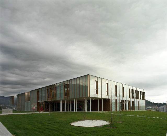 Centro de Salud Muros / Irisarri Piñera Arquitectos - Centro De Salud