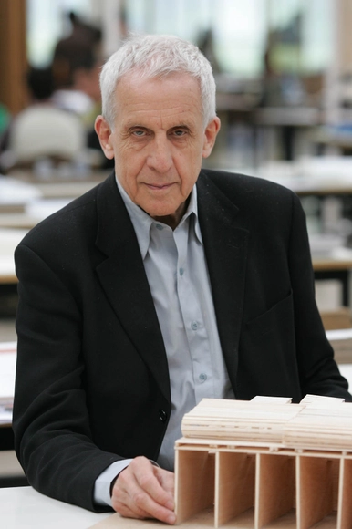 Kenneth Frampton gana Premio Carrera Trienal de Lisboa - Imagen Principal