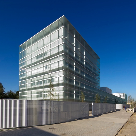 Centro Integrado de Servicios Sociales / Vicens + Ramos - Servicios