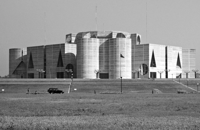 Clássicos da Arquitetura: Assembléia Nacional de Bangladesh / Louis Kahn - Outros Edifícios Governamentais