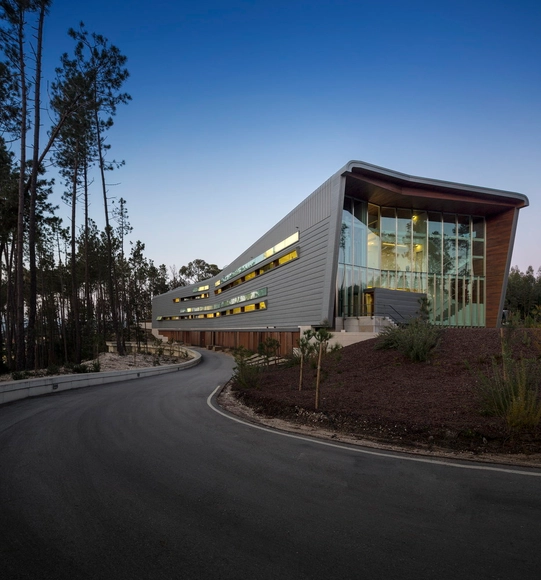 Banco de Sangre Coimbra / ARX Portugal Arquitectos - Arquitectura Para La Salud 