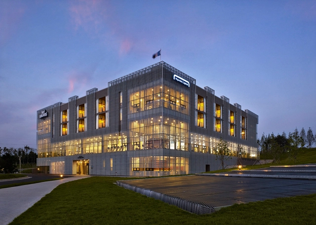 Castillo de Skywalkers  / Doojin Hwang Architects - Arquitectura Deportiva