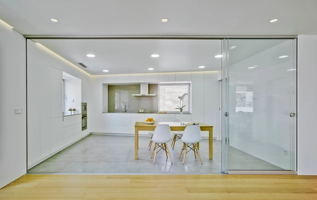 Reforma Casa de Tobías y Reme  / Pablo Muñoz Payá Arquitectos - Remodelação