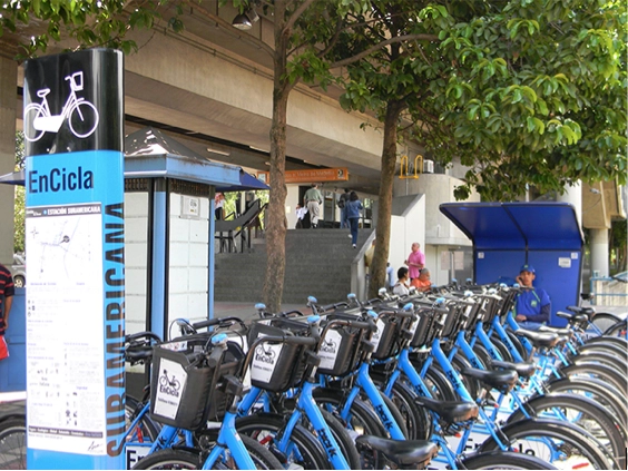 Os avanços e desafios de Medellín e sua região metropolitana para uma mobilidade mais sustentável - Imagem de Destaque