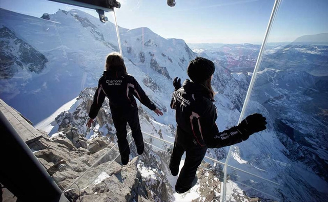 Impresionante Mirador Transparente se levanta sobre los Alpes Franceses - Imagen Principal