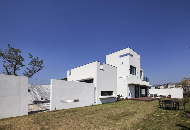 SM'1 House / SUN Architects & Engineers  - Houses, Facade