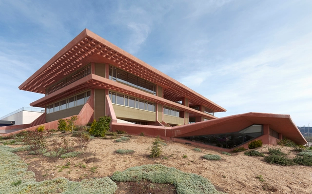 Logytel I+D / Alarcón + Asociados - Edifícios Institucionais