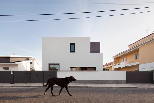 Casa em Pêro Pinheiro / brunosilvestreARCHITECTURE - Casas, Fachada