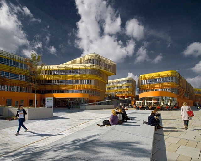 Facultades de Derecho y Administración Central / CRAB Studio - Universidad