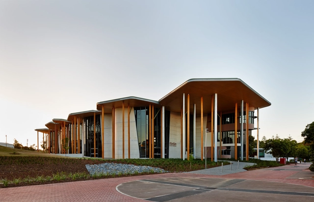 Escola de Arquitetura Abedian / CRAB Studio - Escolas